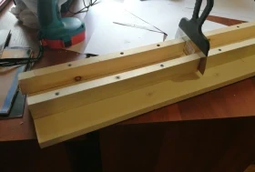 Аппликатор для нанесения клея на углеродную ламель