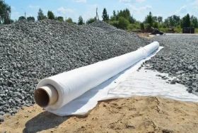 Геотекстиль тканый и нетканый: в чем разница и что выбрать?