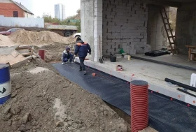 Устройство дренажа на участке с помощью геотекстиля