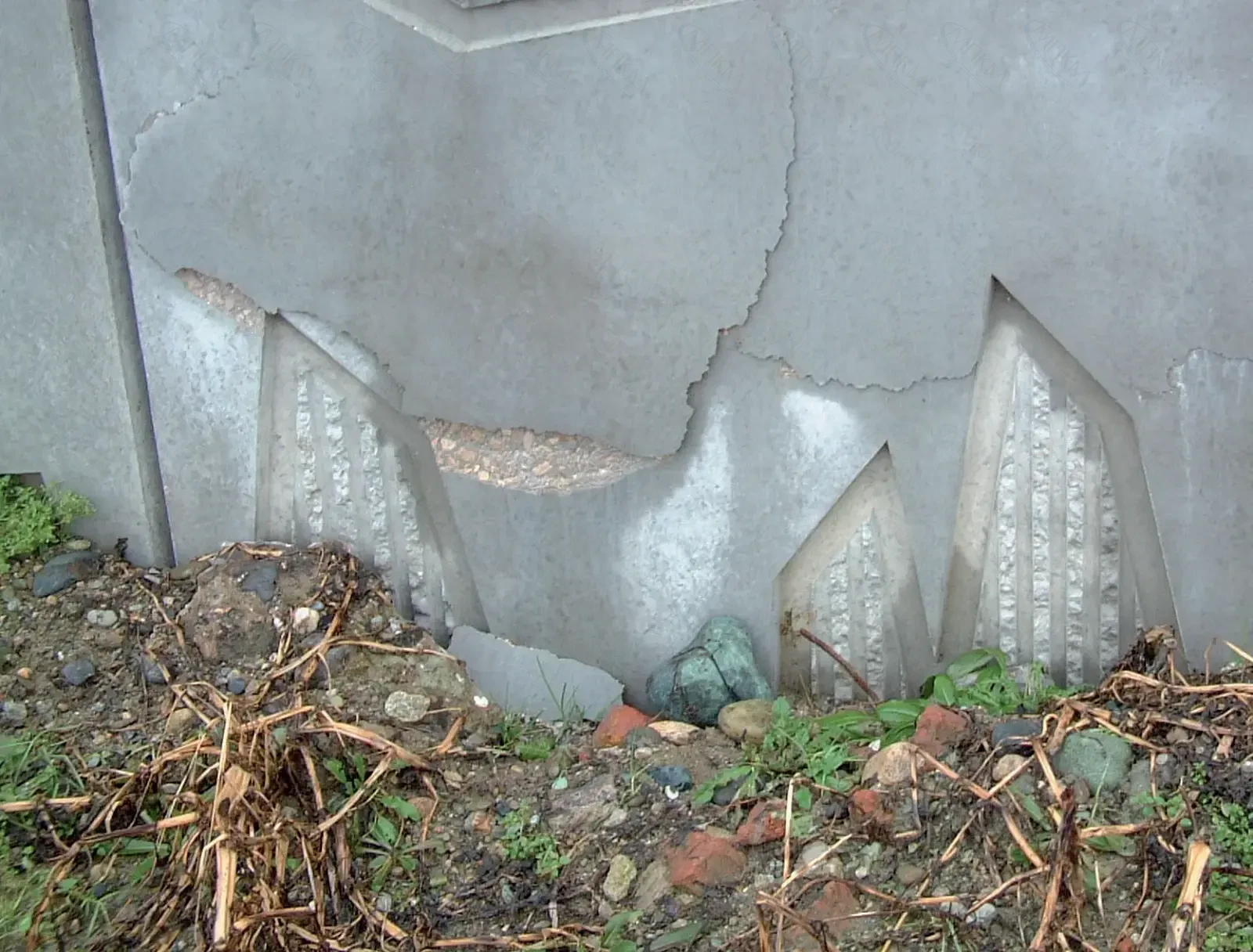 Разрушение вызванное циклами замораживания и оттаивания Разрушение вызванное циклами замораживания и оттаивания