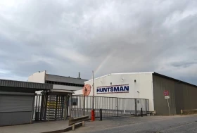 Холдинг S8 Capital владельца «Столото» Армена Саркисяна договорился о покупке российского бизнеса американской компании Huntsman. Она владеет заводом по производству полиуретановой продукции в Обнинске. По оценкам аналитиков, сумма сделки с Huntsman 