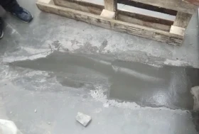 Ремонт бетонных полов наливным безусадочным составом MAPEI