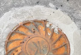 Монтаж люка на безусадочную смесь